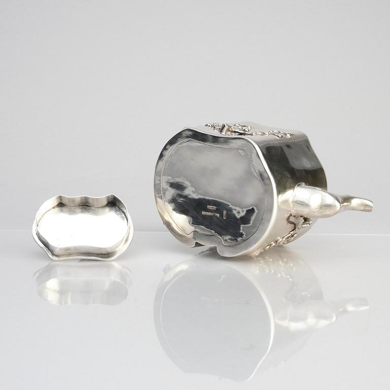 Teservis, fyra delar, silver. Hung Chong & Co, Shanghai, 1900-tal.
