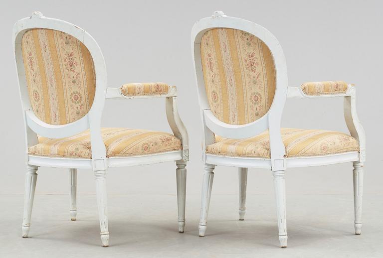 KARMSTOLAR, ett par, gustaviansk stil, omkring 1900-talets mitt.