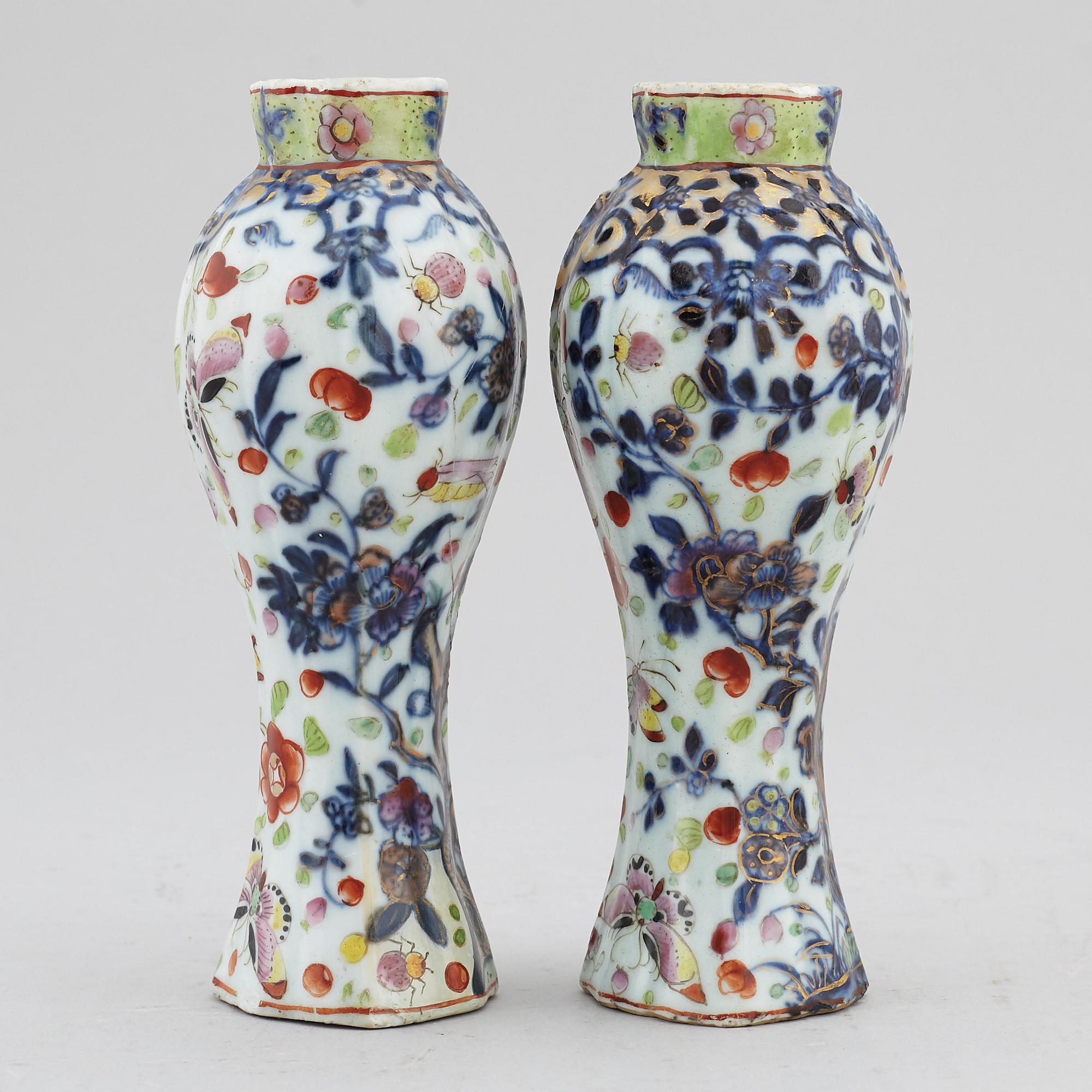 A pair of clobbered export vases, Qing dynasty, Qianlong (1736-95).