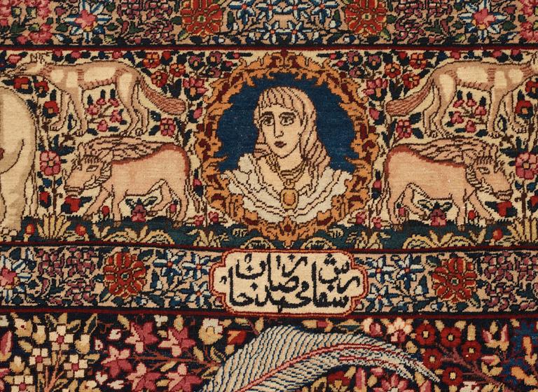 ANTIQUE KERMAN LAVER FIGURAL. 218,5 x 139,5 cm.