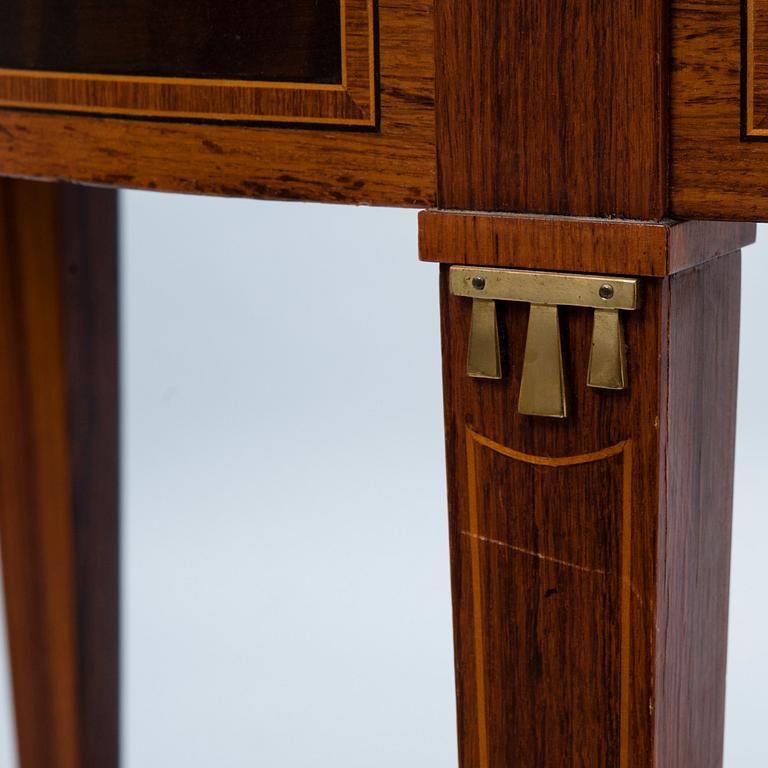 BORD, gustaviansk stil, 1900-talets senare hälft.