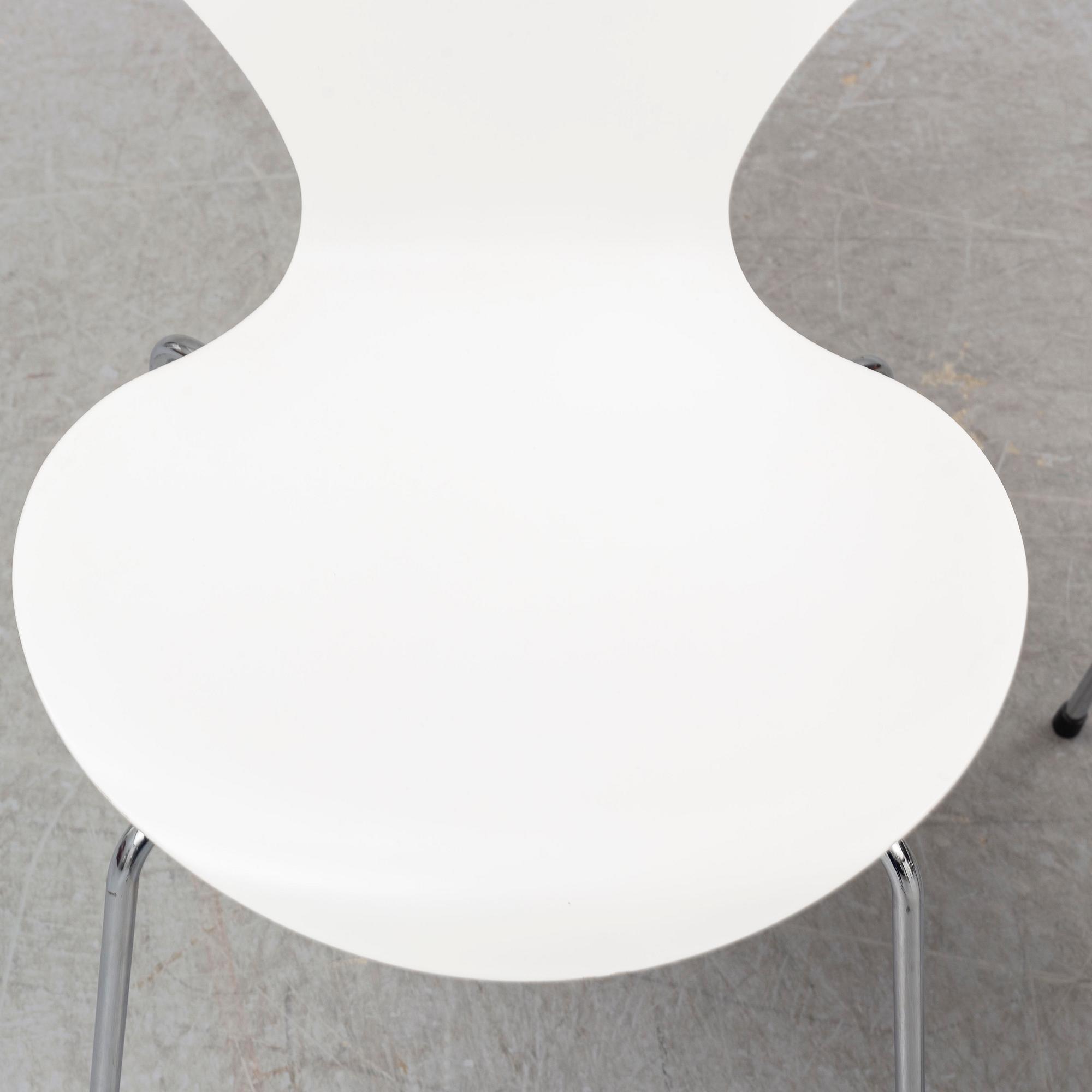 ARNE JACOBSEN, stolar, ett par, "Sjuan", Fritz Hansen, 2001.