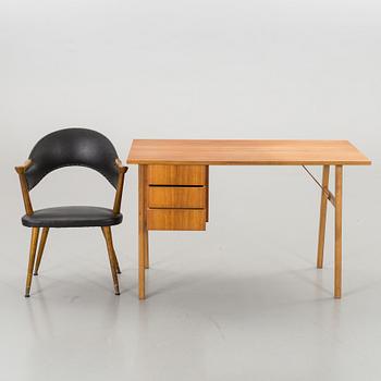 SKRIVBORD MED STOL. 1900-talets mitt.