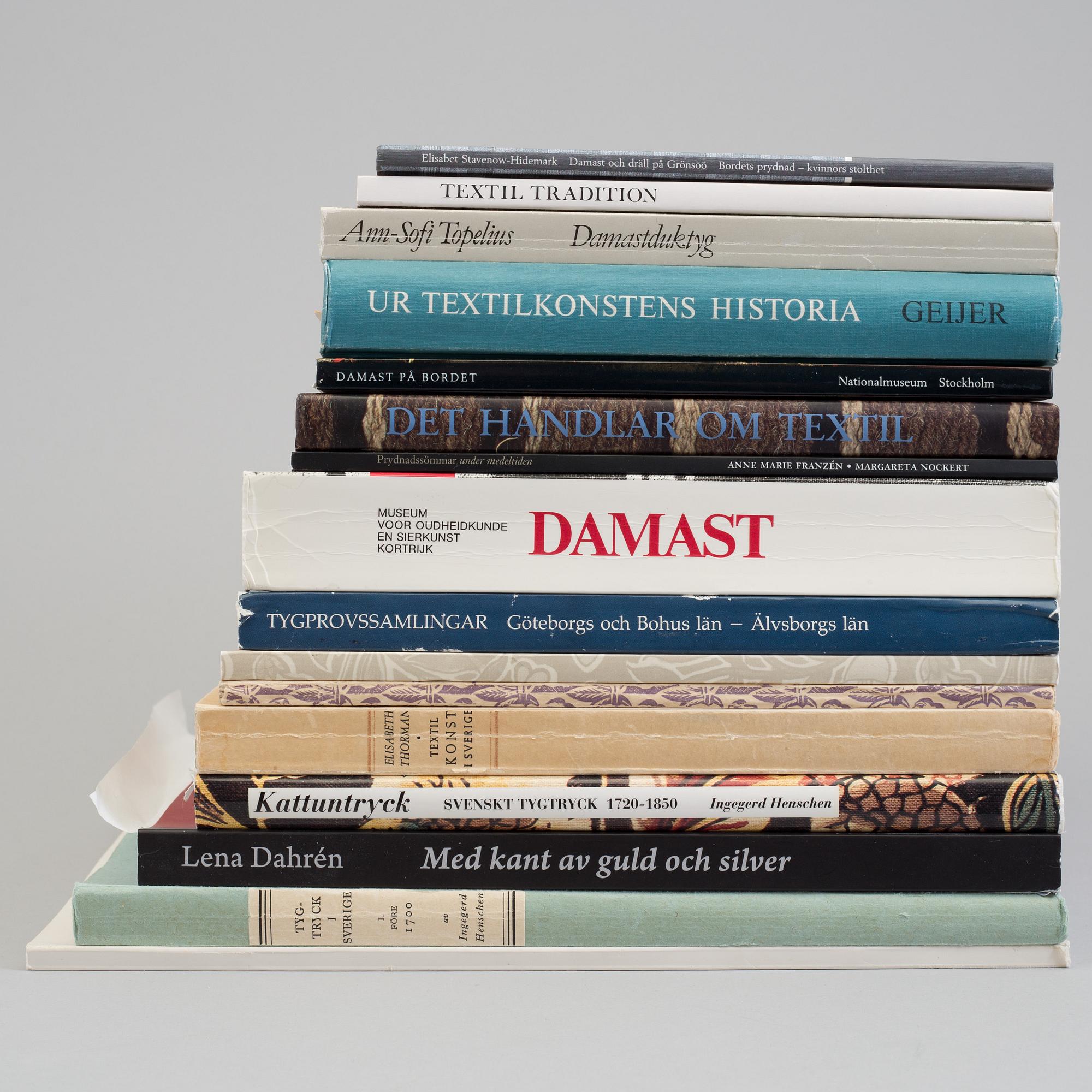 BOOKS AND BOOKLETS, 21 pieces, subject: damask, printed textiles and related topics.