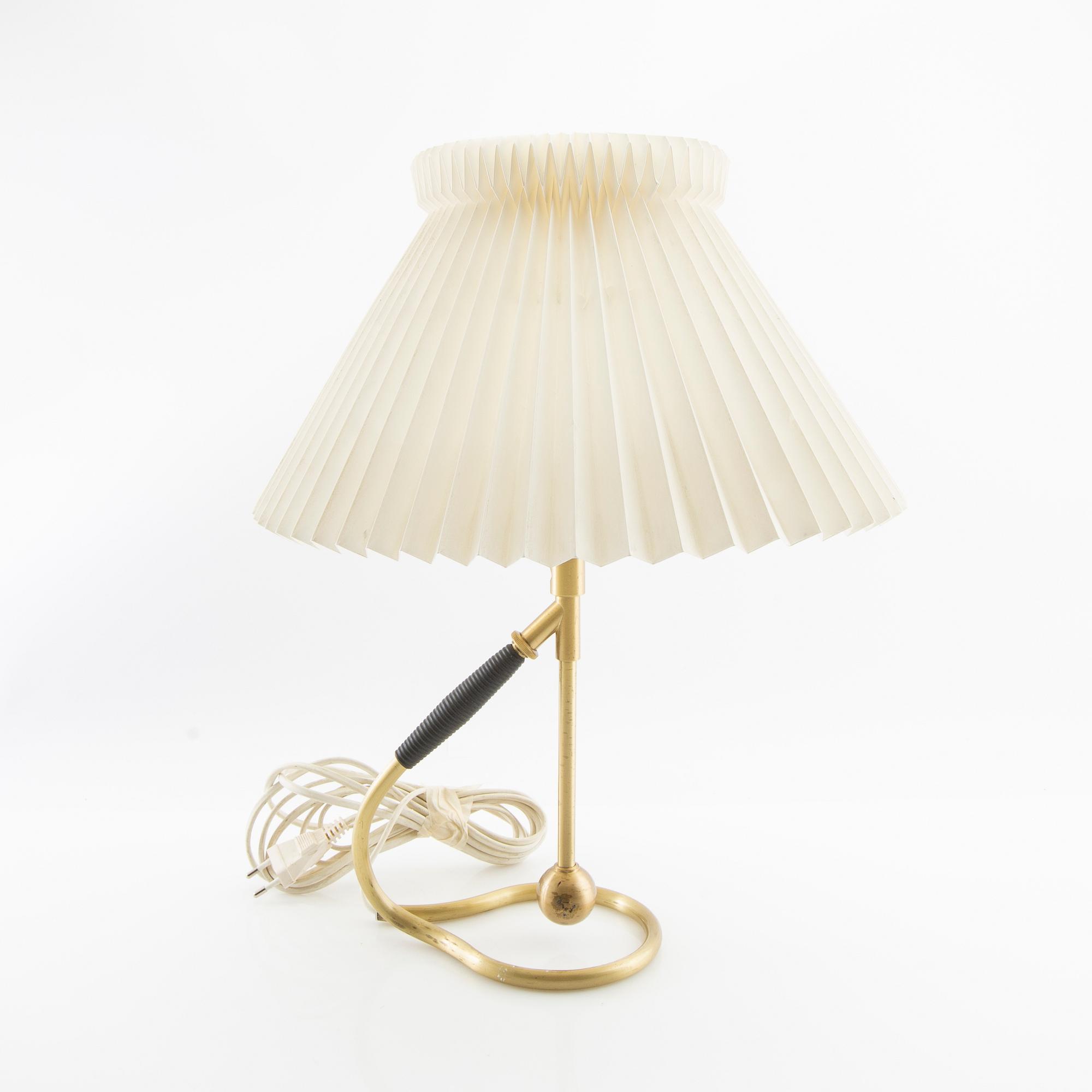 Kaare Klint, Bordslampa modellnr 306 Le Klint Danmark 1900-talets mitt.