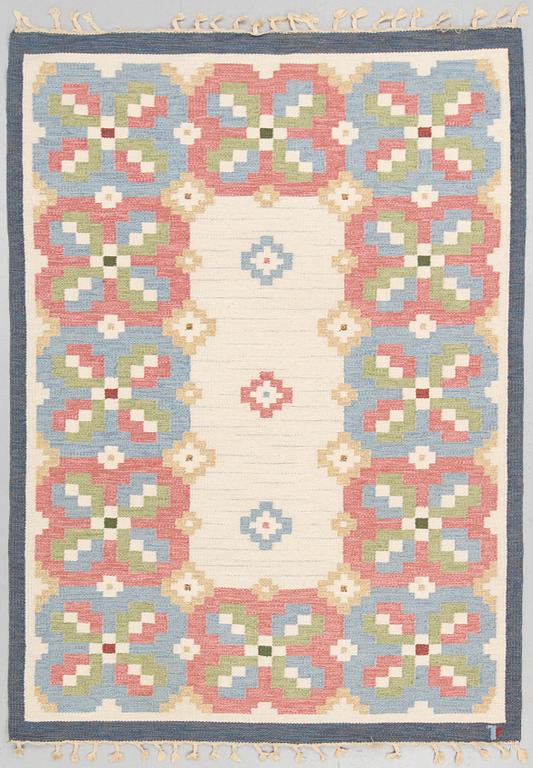 A CARPET, flat weave, Erik Lundberg, Vävaregården, Erigsboda, around 238 x 171 cm.