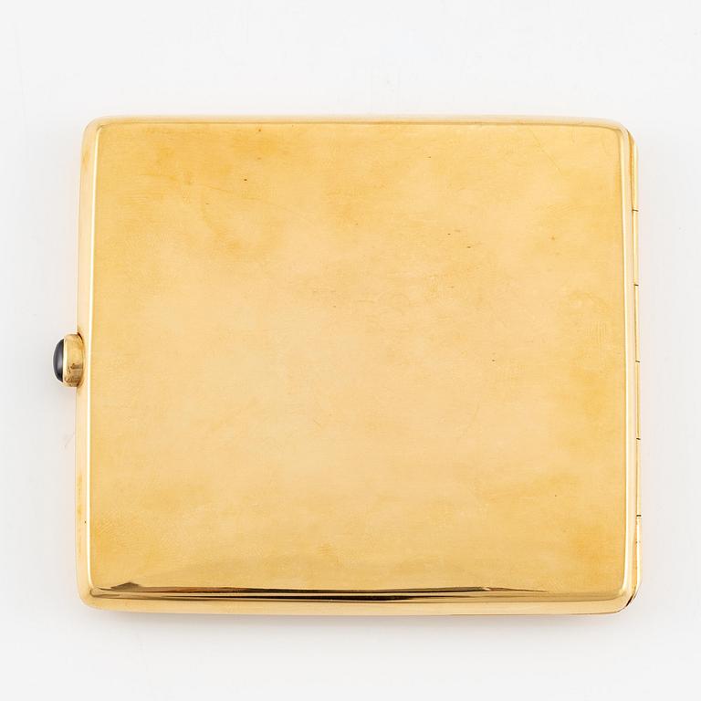 A Swedish 20th century 18ct gold cigarette case, mark of Karl Anderson, Stockholm 1920.