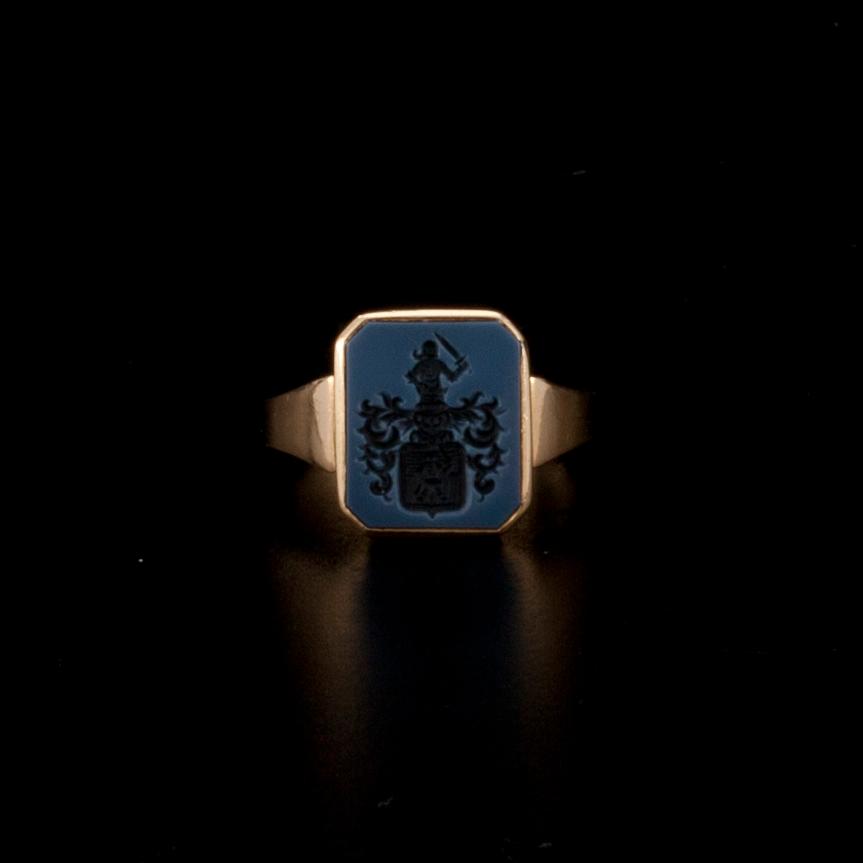 VAPENRING, guld 18K, H. Tillander, 1989. Vikt 6,1 g.