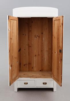 KLÄDSKÅP, 1900-talets början.