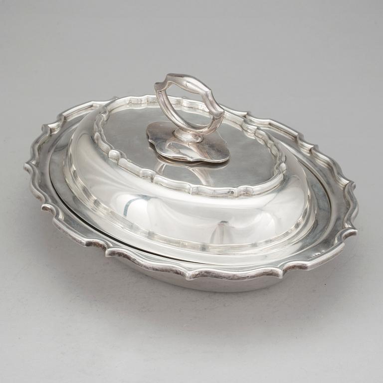 KAROTT MED LOCK, silver, England 1915. Vikt ca 1338 gram.