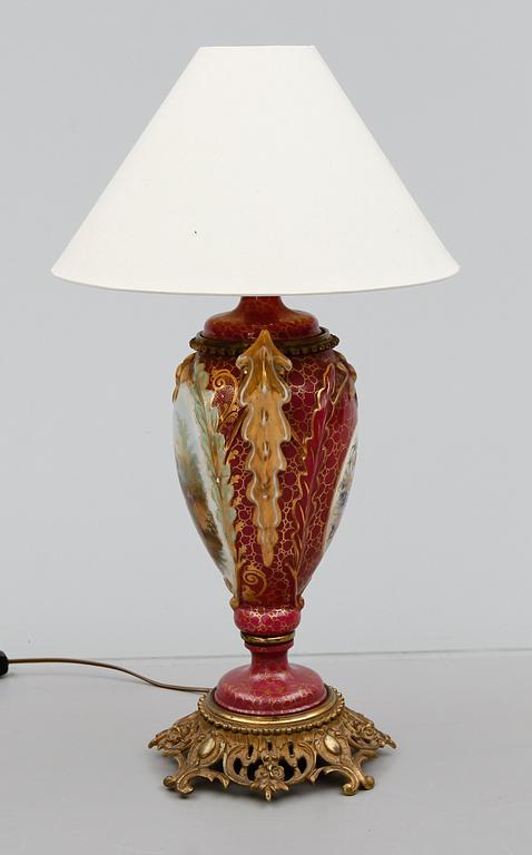 BORDSLAMPA, porslin, sent 1800-tal.