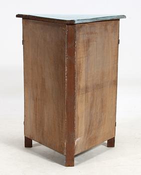 HÖRNSKÅP, enl uppgift sydamerika, 1900-talets andra hälft.