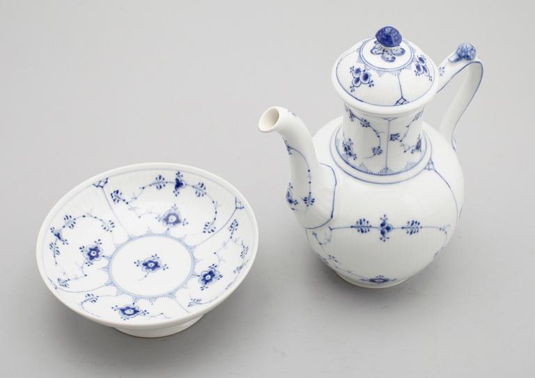 KAFFEKANNA OCH SKÅLFAT, porslin, Musselmalet, Royal Copenhagen.
