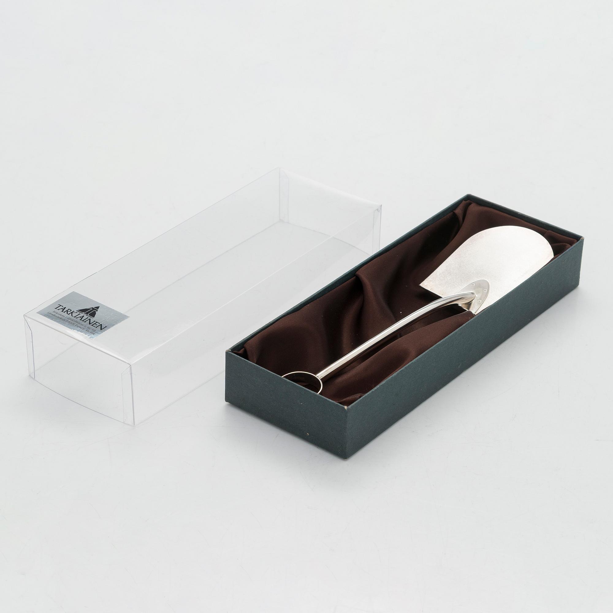 Pekka Piekäinen, spade, sterlingsilver, Åbo 1991-2002.