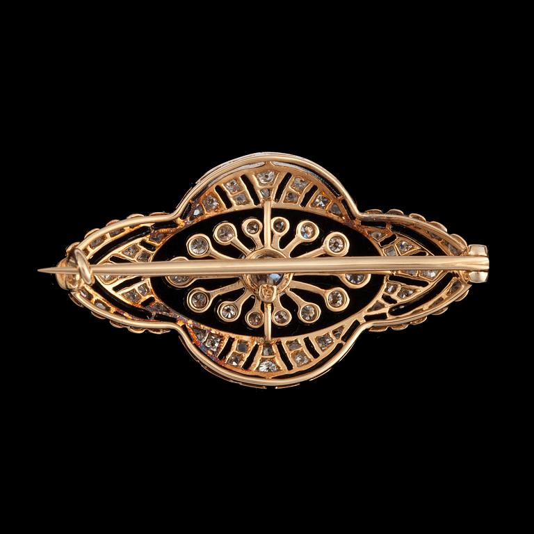 BROSCH med gammal- samt rosenslipade diamanter totalt ca 0.65 ct.