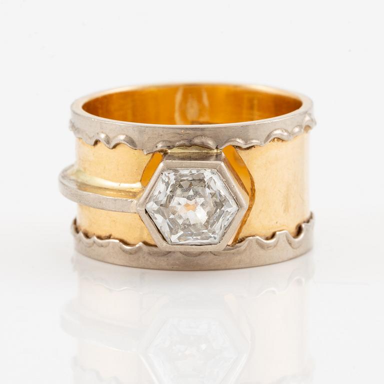 Ring, 18K gold with hexagonally faceted diamond.