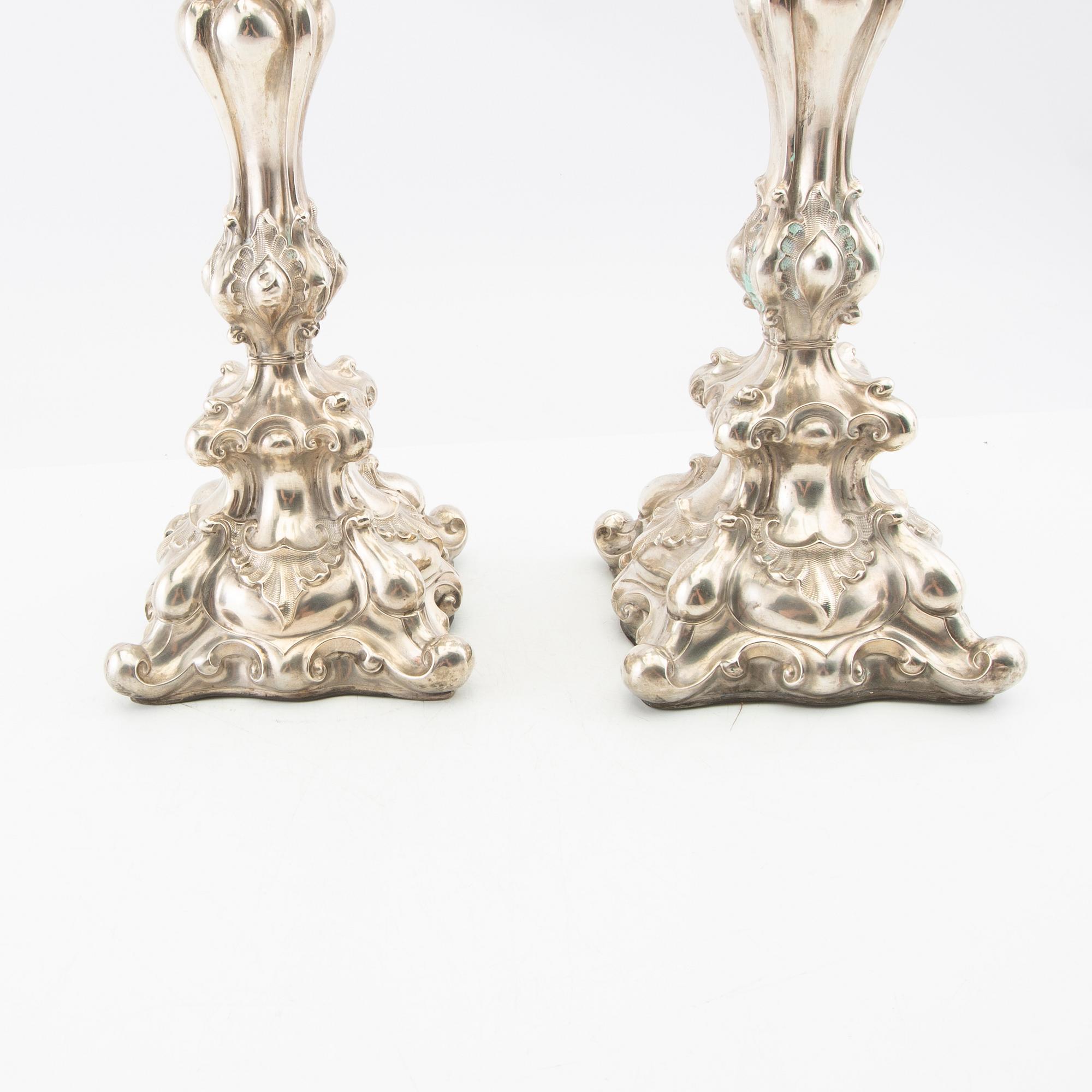 Kandelabrar ett par nyrokoko nysilver omkring 1900.
