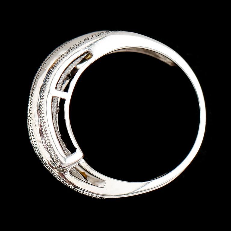 RING, 14 k vitguld, olikfärgade fasettslipade safirer, diamanter tot ca 0.20 ct.