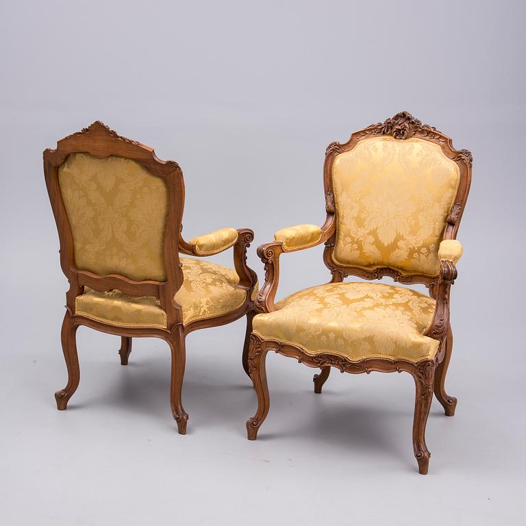 KARMSTOLAR, ett par, Louis XV-stil, Frankrike 1900-talets början.
