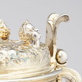 A German 17th century silver-gilt tankard,  mark of Abraham I Drentwett, Augsburg 1645-50.