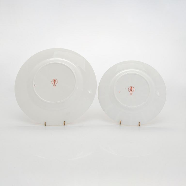 A set of two porcelain plates *Old Imari', Royal Crown Derby.