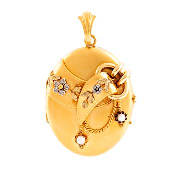 522. An 18K gold locket set with pearls.