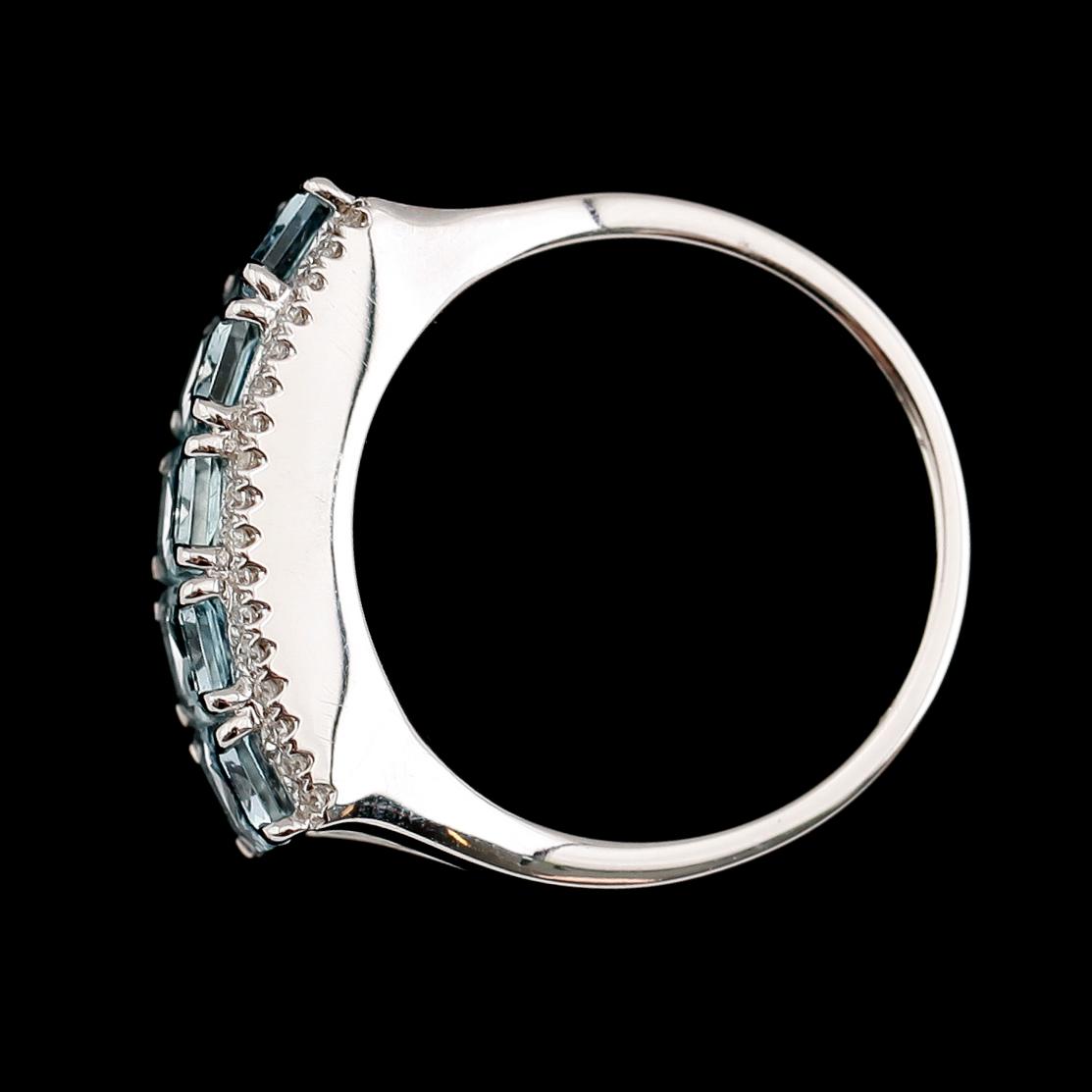 RING, 18 k vitguld, akvamariner och briljantslipade diamanter. Vikt ca 6,1 g.