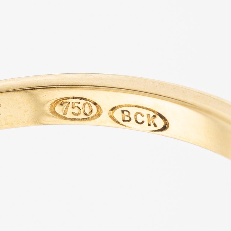 Ring in 18K gold with tanzanite and brilliant-cut diamonds.