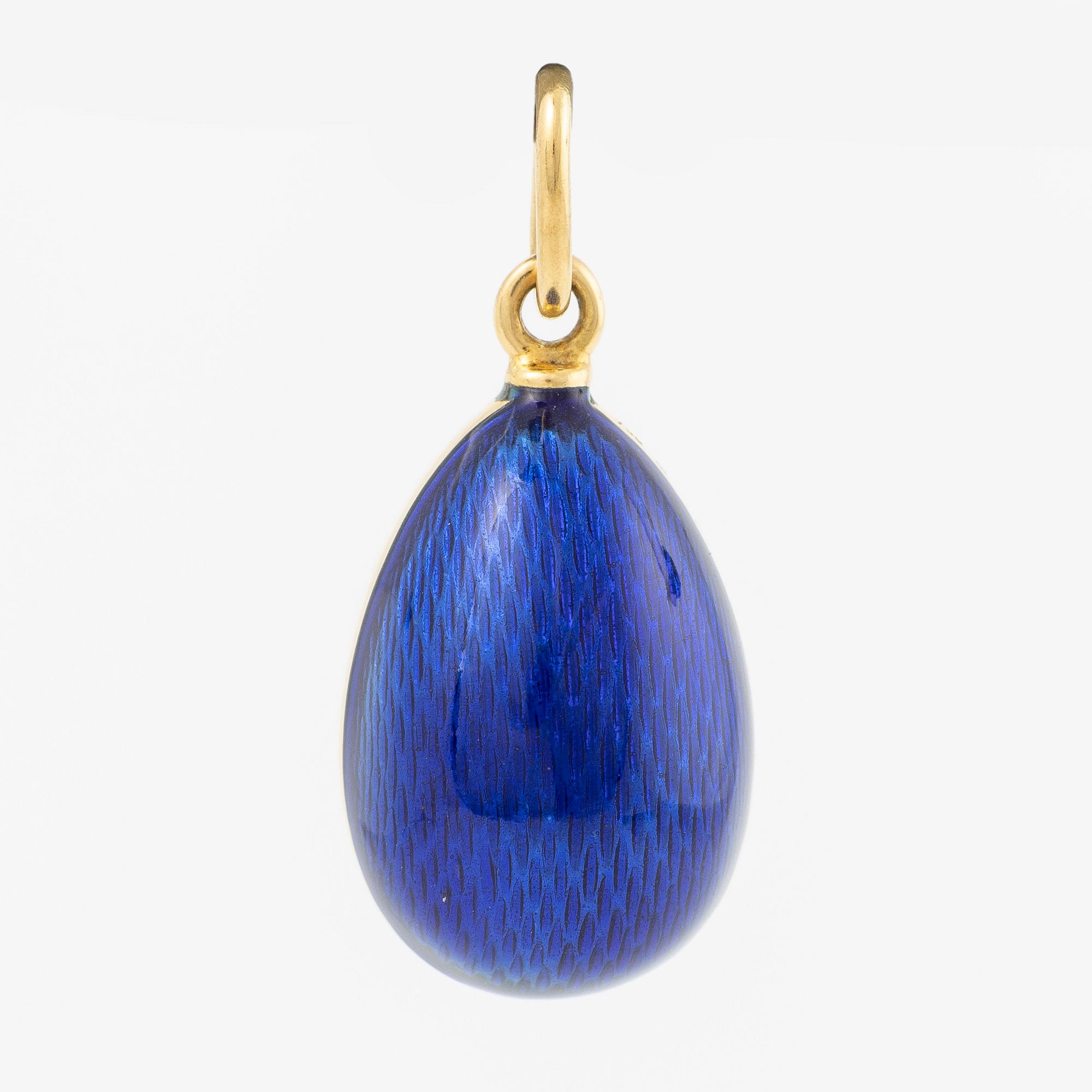 Pendant in 18K gold with enamel, Victor Mayer.