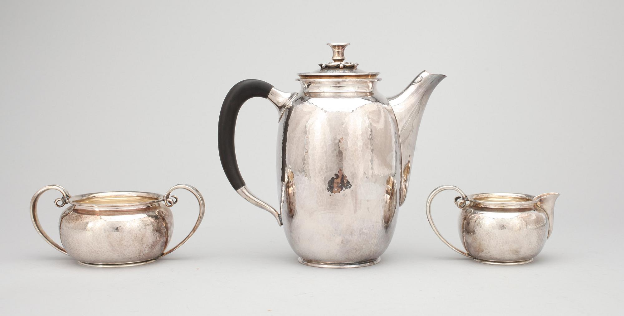 KAFFESERVIS, 3 delar, sterlingsliver, Cohr, Danmark 1900-tal. Tot ca 1060 gram.