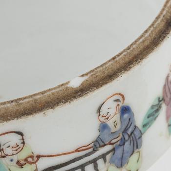 A Chinese tankard, a bowl and a four tiered food container, Qing dynasty, 18th/19th Century.