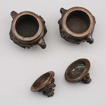 RÖKELSEURNOR, 1 par, brons, Kina, 1900-tal.