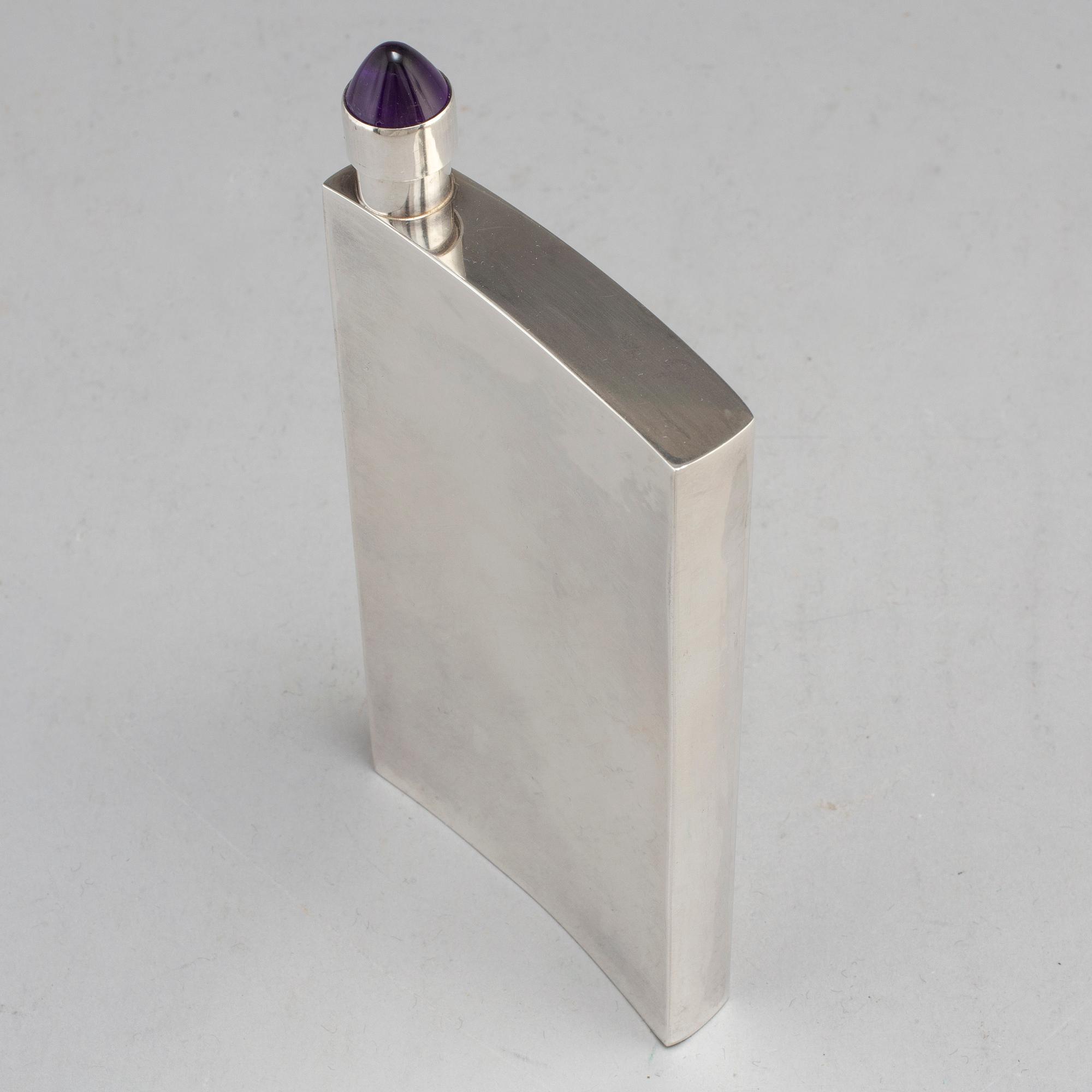 A sterling silver pocket flask by Per-G Forslund Juvelateljen Malmö 1976.