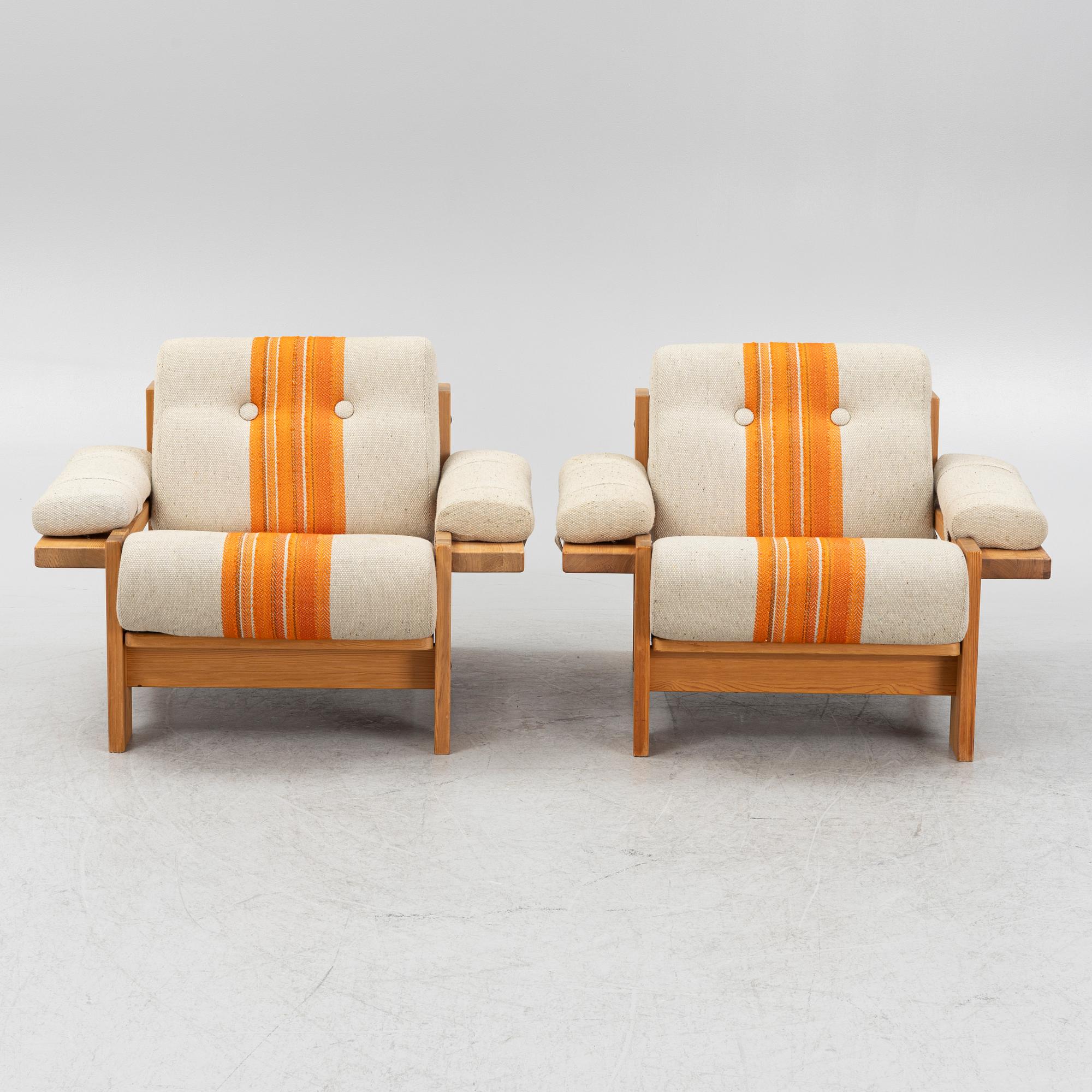 Fåtöljer, ett par, furu, 1970-tal.