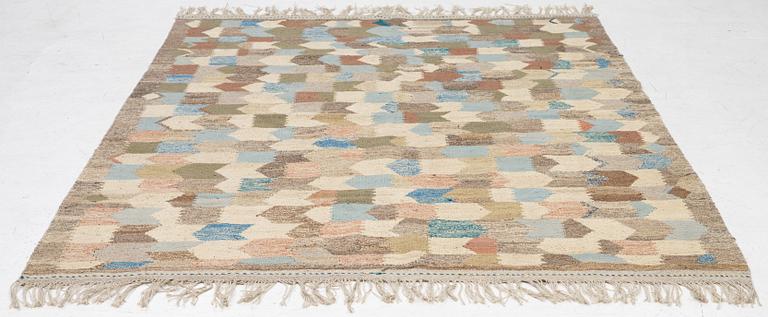 A Kelim carpet, 239 x 182 cm.