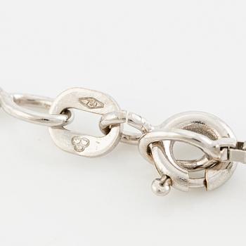 Pendant with chain in 18K white gold set with brilliant-cut diamonds.