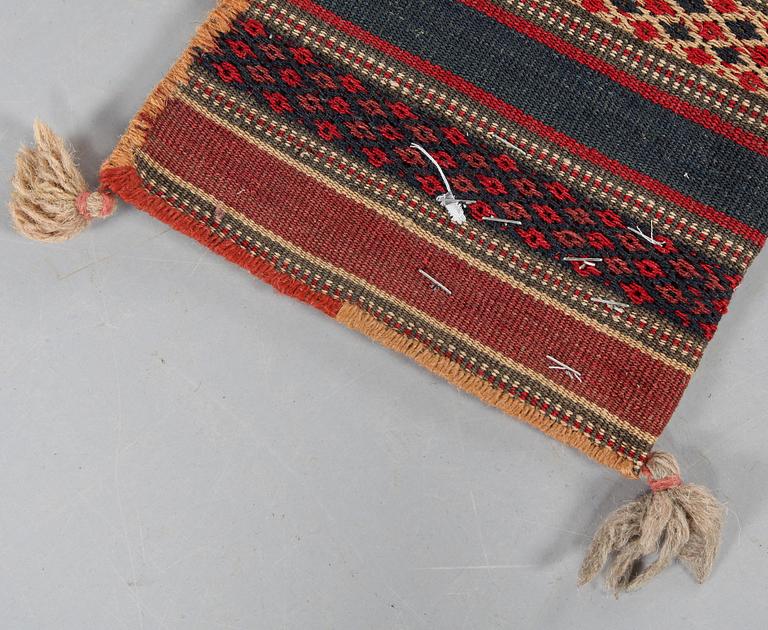 PARTI TEXTIL, 5 st, bl a väska. 1900-tal.