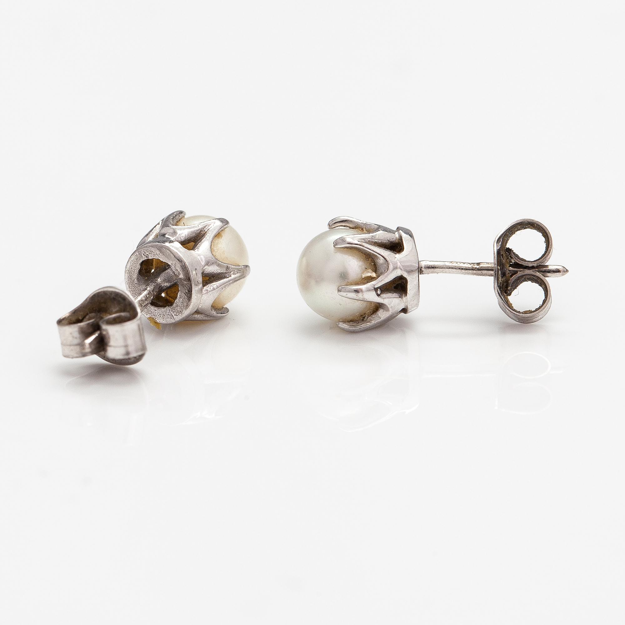 A pair of 14K white gold earrings with cultured pearls.