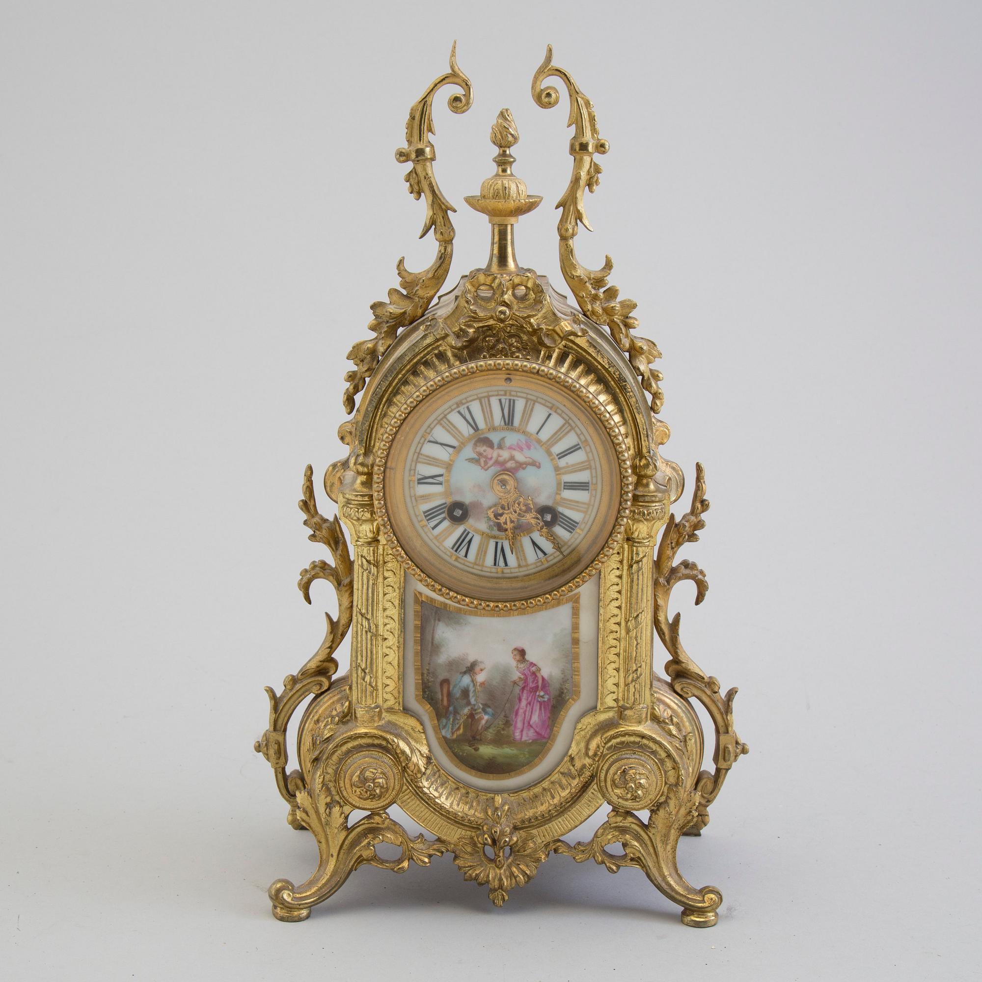 A circa 1900 pendulum clock.