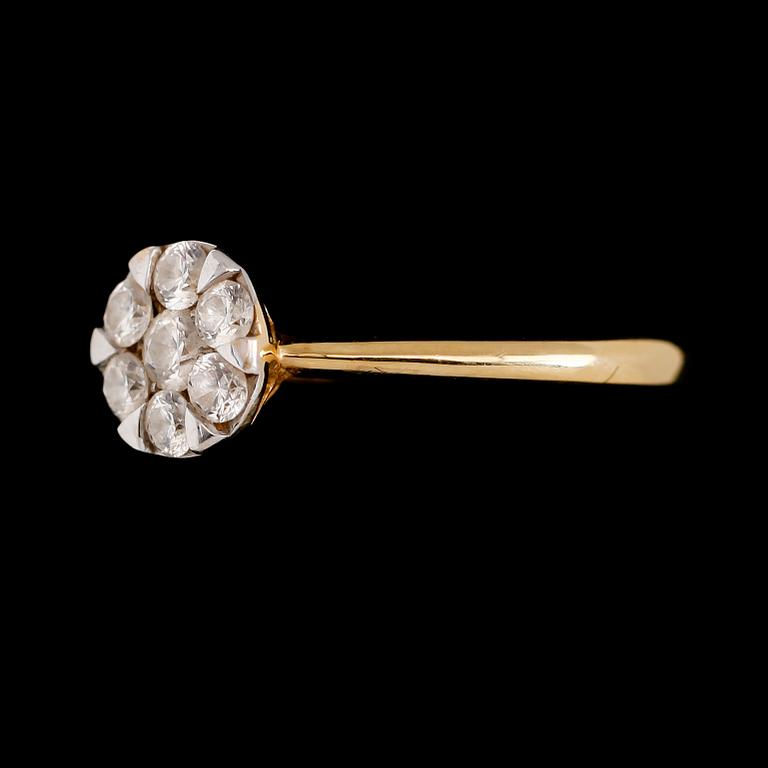 RING, 18K guld och vitguld, briljantslipade diamanter. Vikt ca 3 g.
