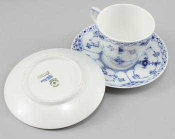 SERVISDELAR, 13 st, "Musselmalet", Royal Copenhagen, Danmark, 1900-talets andra hälft.