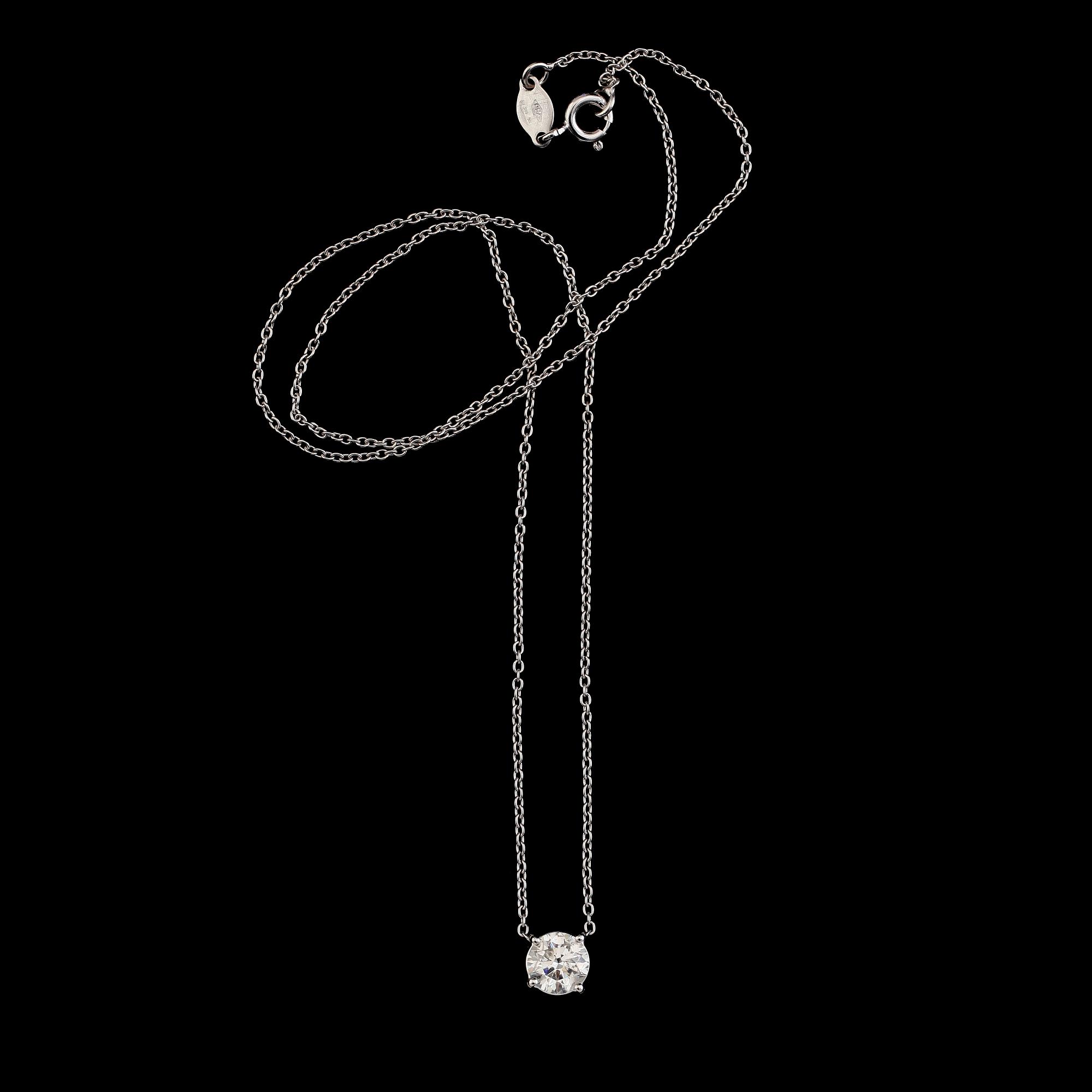 COLLIER, 18K vitguld, briljantslipad diamant ca 0.91 ct. Vikt ca 3 g.
