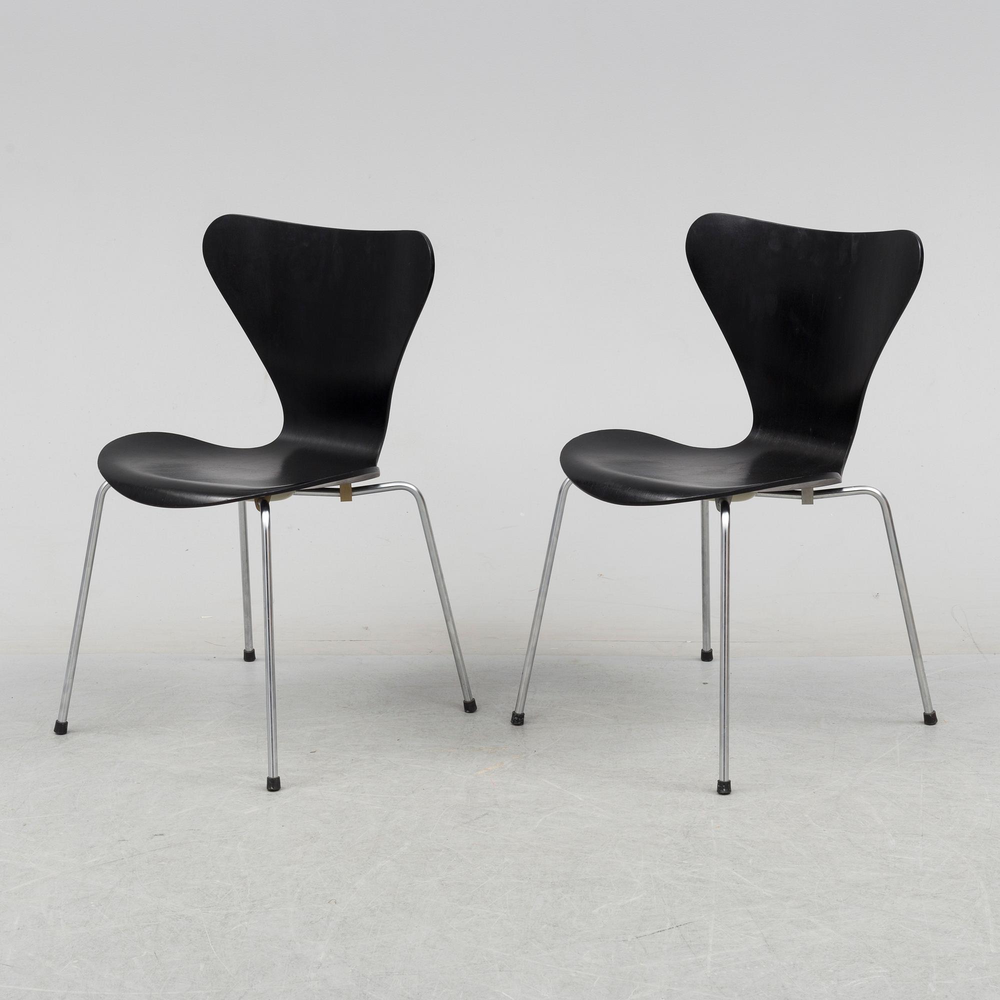 A pair of "Sjuan" chairs by Arne Jacobsen, 1968.