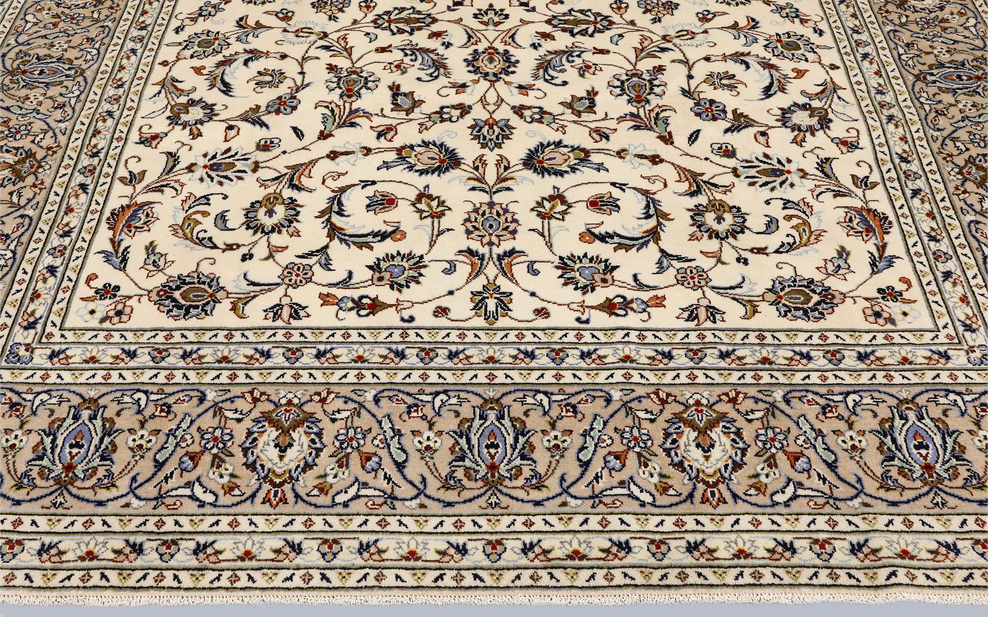 Matta, Keshan, ca 350 x 244 cm.