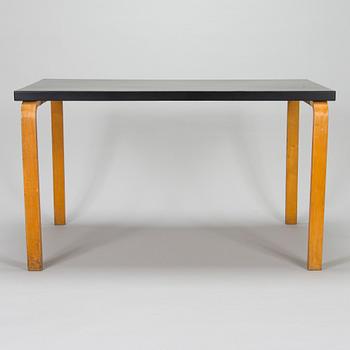 Alvar Aalto, matbord, modell 82, O.Y. Huonekalu- ja Rakennustyötehdas A.B. skiftet av 1950/1960-tal.