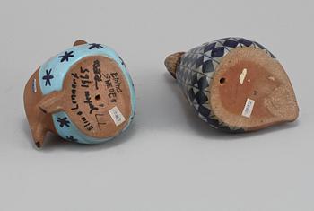 FIGURINER, 2 st, stengods,ur "ABC-flickorna", Lisa Larson, Gustavsberg. 1900-talets andra hälft.