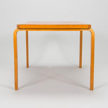 Alvar Aalto, bord, modell 82 för O.Y. Huonekalu- ja Rakennustyötehdas A.B. 1900-talets mitt.