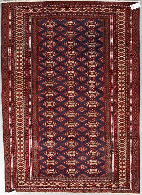 MATTA, old Turkmen, silkesvarp ca 181x132 cm.