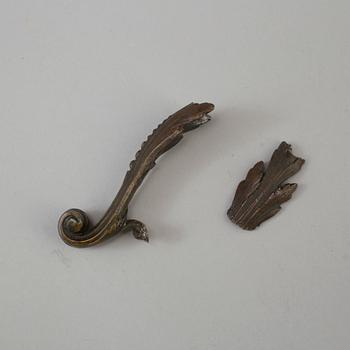 A PAIR OF SPELTER VASES, late 19th century.