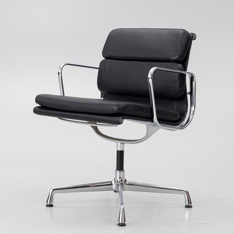 Charles & Ray Eames, Chair, “Soft Pad Alu Chair”, model EA208, Vitra.